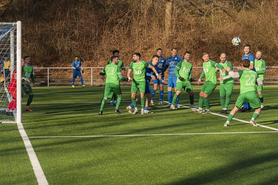 Auch 10 Helpuper Verteidiger verhindern die Niederlage nicht